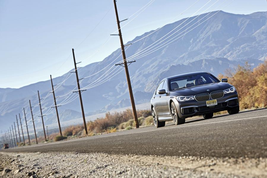  BMW M760i xDrive 2017 года  (NA) (фото 43 из 154)